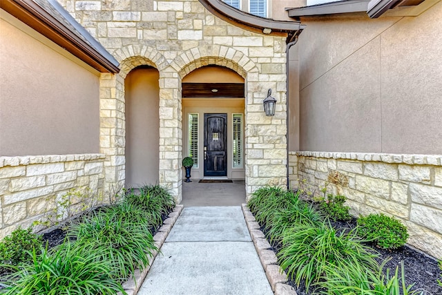 property entrance featuring stone siding