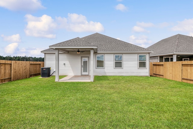 back of house with a fenced backyard, a yard, ceiling fan, and a shingled roof