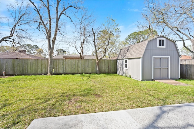 view of yard featuring a storage shed, an outdoor structure, and a fenced backyard