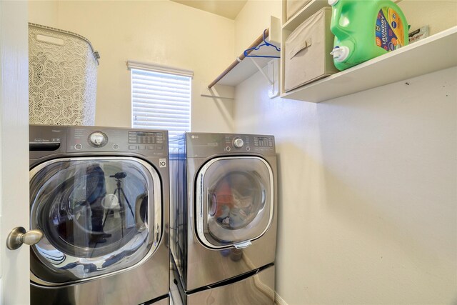 washroom with laundry area and independent washer and dryer