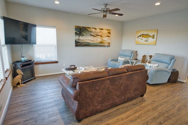 living room featuring recessed lighting, wood finished floors, baseboards, and ceiling fan