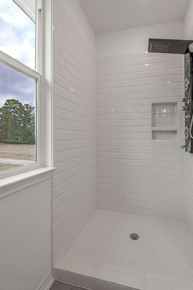 full bath featuring tiled shower