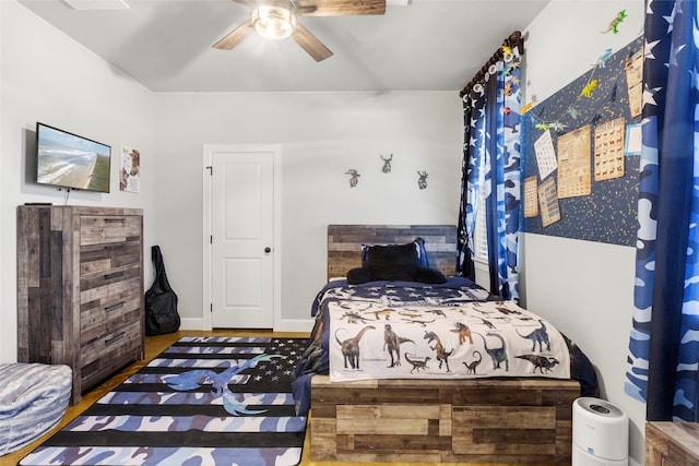 bedroom featuring baseboards and ceiling fan