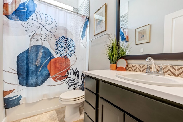 full bath featuring vanity, toilet, and shower / bath combo with shower curtain