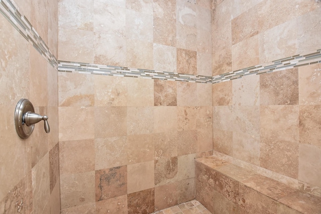 room details featuring a tile shower