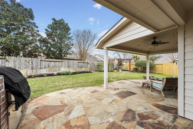 view of patio featuring a ceiling fan and a fenced backyard