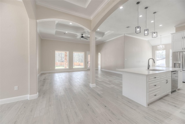 kitchen featuring arched walkways, stainless steel appliances, crown molding, ceiling fan with notable chandelier, and light wood-type flooring