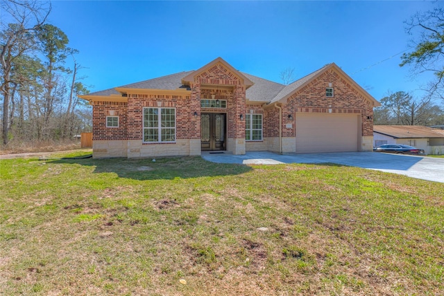 view of front facade featuring brick siding, an attached garage, roof with shingles, a front yard, and driveway