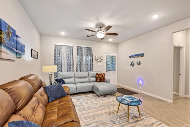 living area featuring light wood finished floors, recessed lighting, a ceiling fan, and baseboards