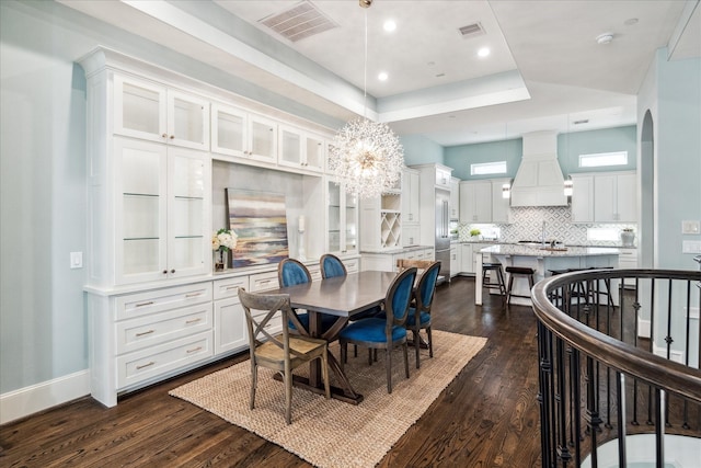 dining room with visible vents, baseboards, an inviting chandelier, and dark wood-style flooring