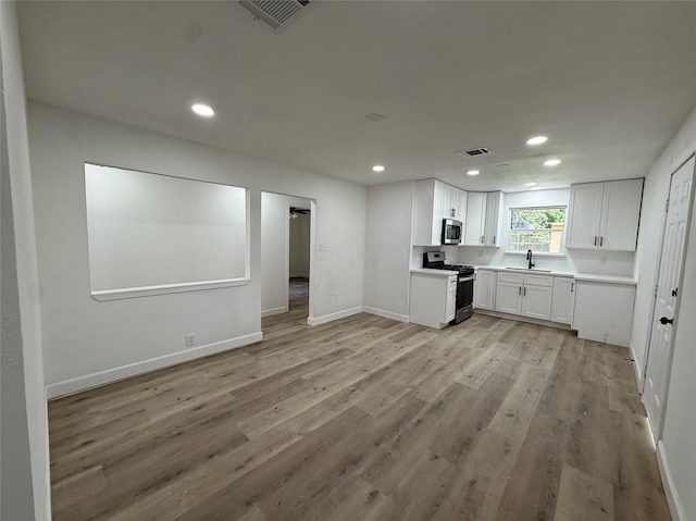 318 S Fulton St, Texas City, TX 77591 - kitchen featuring recessed lighting, a sink, light wood finished floors, and appliances with stainless steel finishes