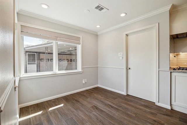 unfurnished room featuring crown molding, recessed lighting, visible vents, and dark wood-style flooring