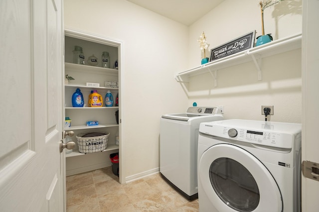 laundry room with washer and clothes dryer, laundry area, and baseboards