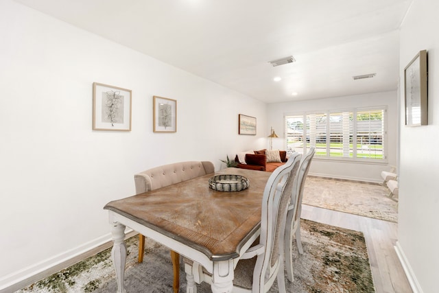 dining room featuring light wood-style flooring, recessed lighting, baseboards, and visible vents