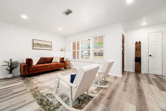 living room with visible vents, recessed lighting, and light wood-type flooring