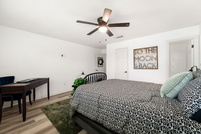 bedroom featuring visible vents, light wood-style flooring, baseboards, and a ceiling fan