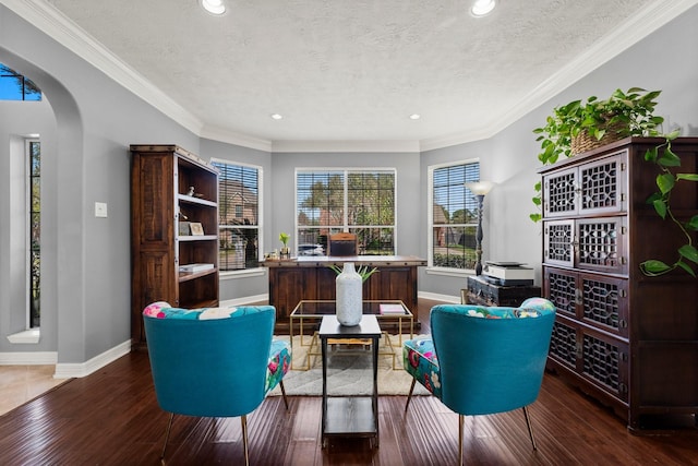 living area featuring wood finished floors, arched walkways, and baseboards