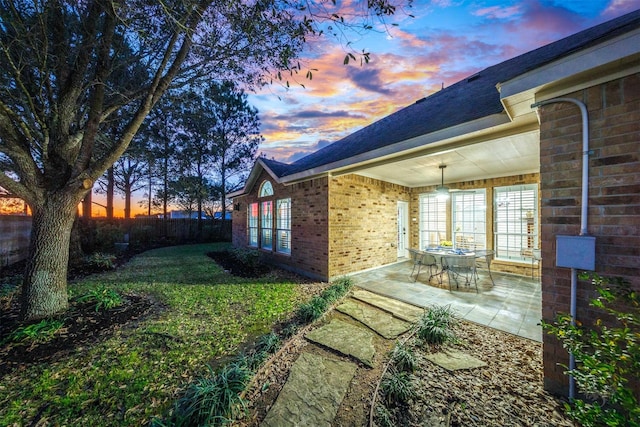 view of yard featuring a patio