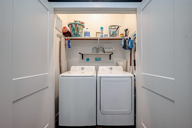 108 Bay Oaks Dr, La Porte, TX 77571 - clothes washing area featuring washer and dryer and laundry area