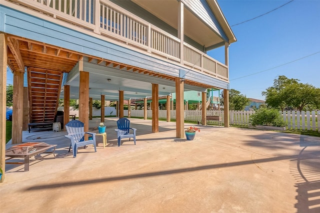 108 Bay Oaks Dr, La Porte, TX 77571 - view of patio featuring fence
