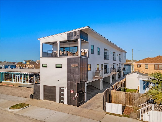 Listing photo 2 for 1716 23rd St Unit C, Galveston TX 77550