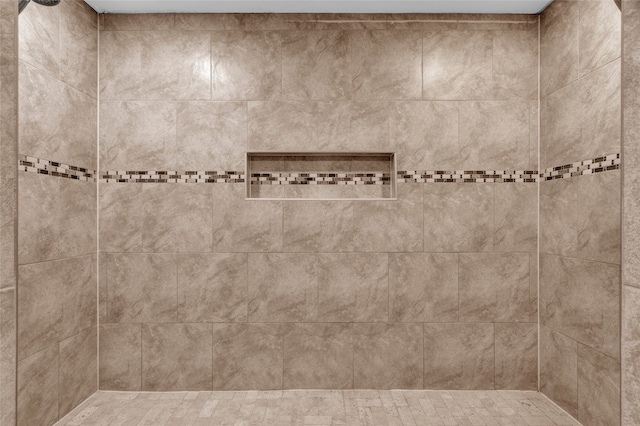 bathroom featuring tiled shower