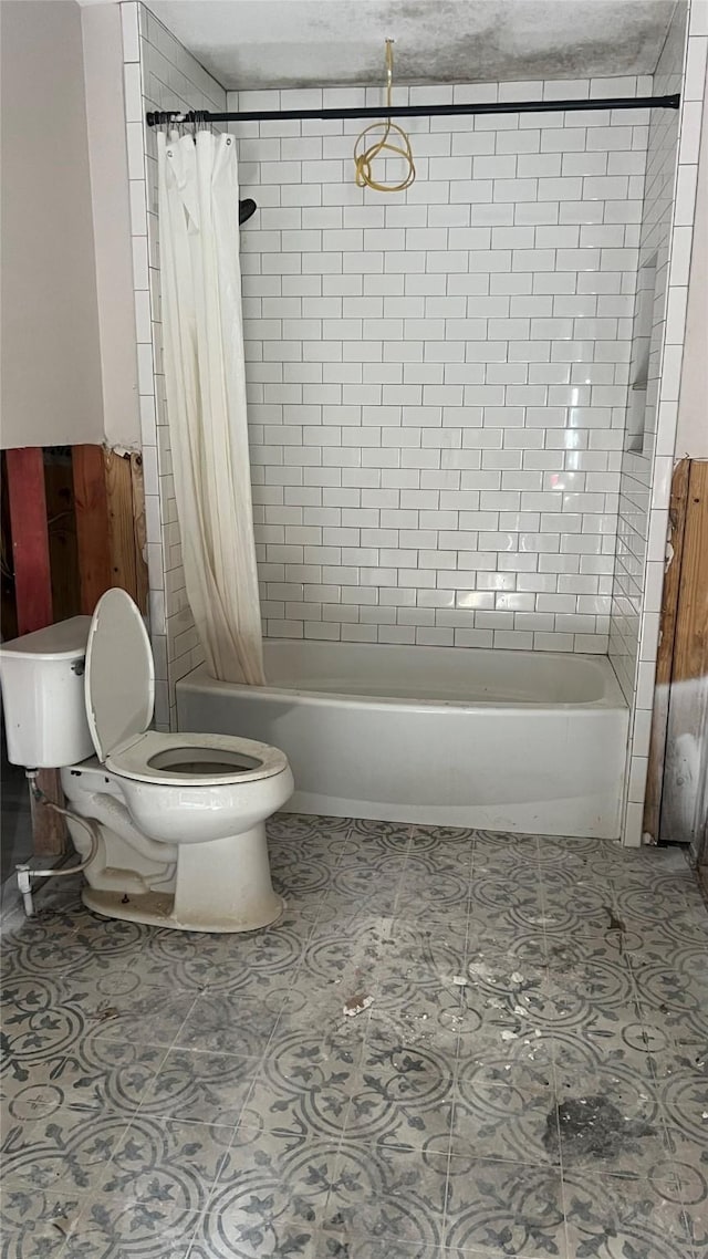 bathroom with tile patterned floors, toilet, and shower / bathtub combination with curtain