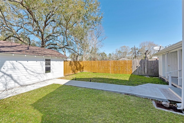 view of yard featuring a fenced backyard