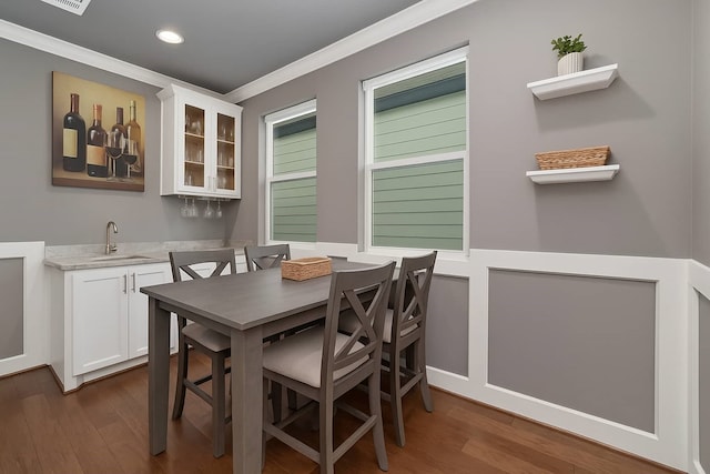 1239 W 23rd St Unit A, Houston, TX 77008 - dining space with dark wood-style floors, crown molding, recessed lighting, and wet bar