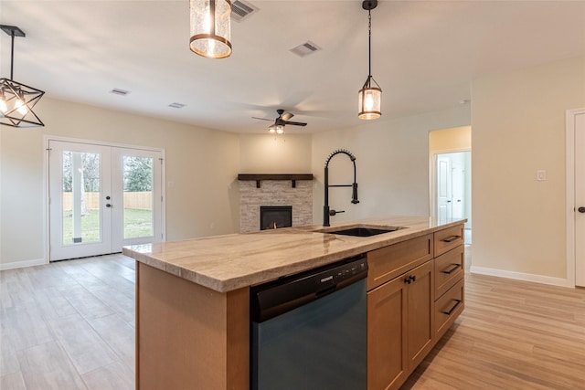 kitchen with visible vents, dishwasher, ceiling fan, and a sink