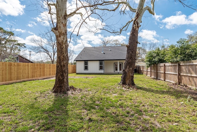 view of yard featuring a fenced backyard