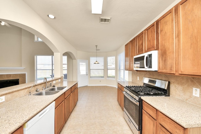 kitchen with visible vents, stainless steel gas range, a sink, dishwasher, and tasteful backsplash