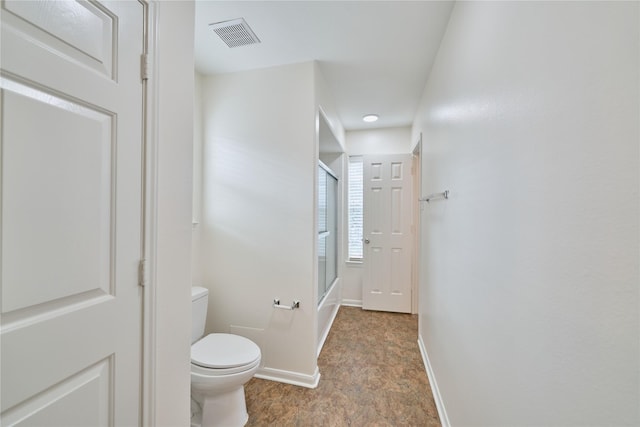 full bath with an enclosed shower, toilet, visible vents, and baseboards