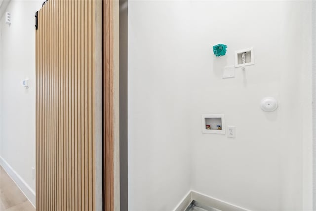 laundry area with washer hookup, laundry area, and baseboards