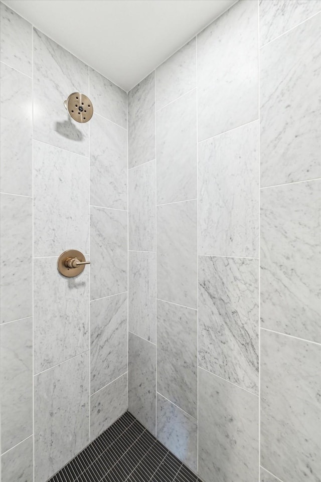 bathroom with a tile shower