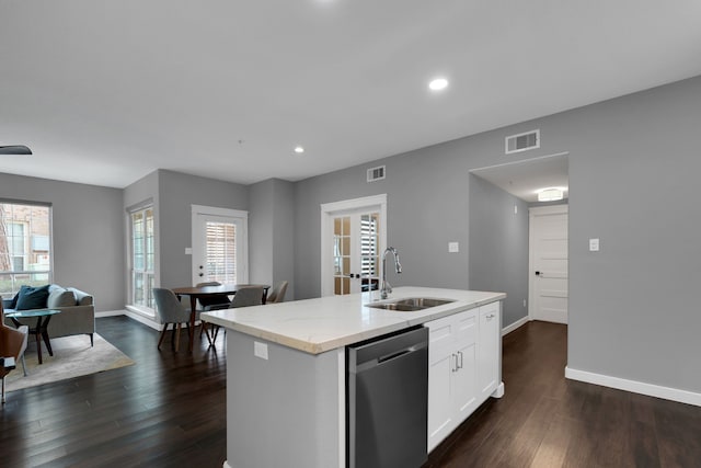 kitchen with a center island with sink, visible vents, dark wood-style flooring, a sink, and stainless steel dishwasher