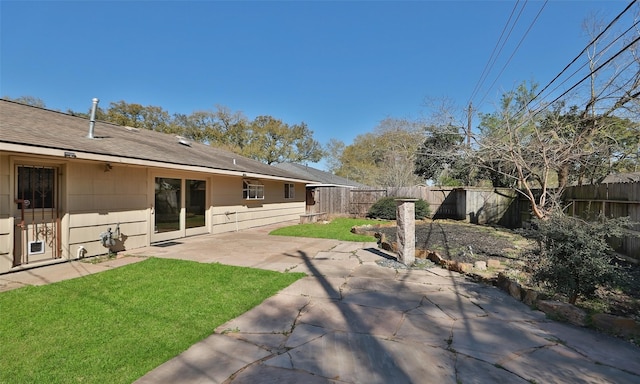 view of yard featuring a fenced backyard and a patio area