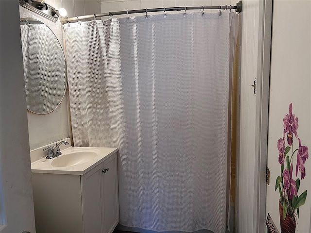 bathroom featuring vanity and a shower with shower curtain