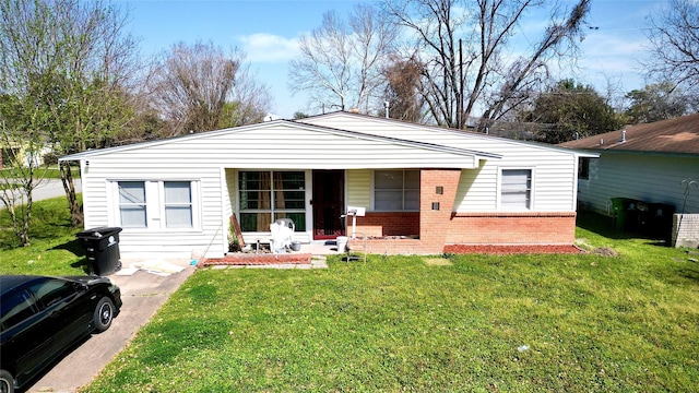 view of front of home with a front lawn and brick siding