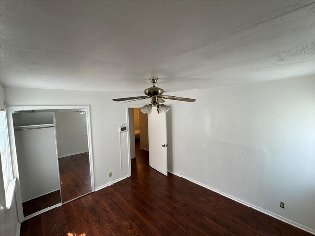 unfurnished bedroom featuring a textured ceiling, hardwood / wood-style floors, a closet, baseboards, and ceiling fan