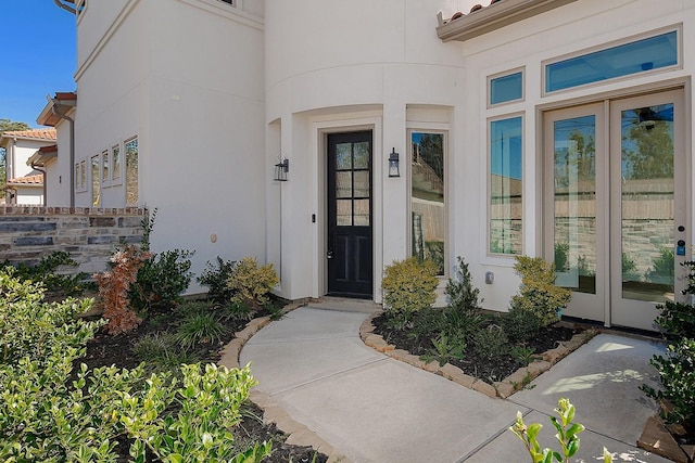 property entrance with stucco siding