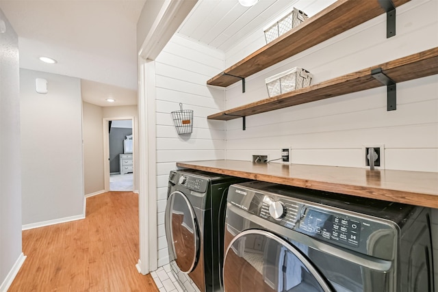 laundry area featuring washing machine and clothes dryer, recessed lighting, baseboards, and light wood-style floors