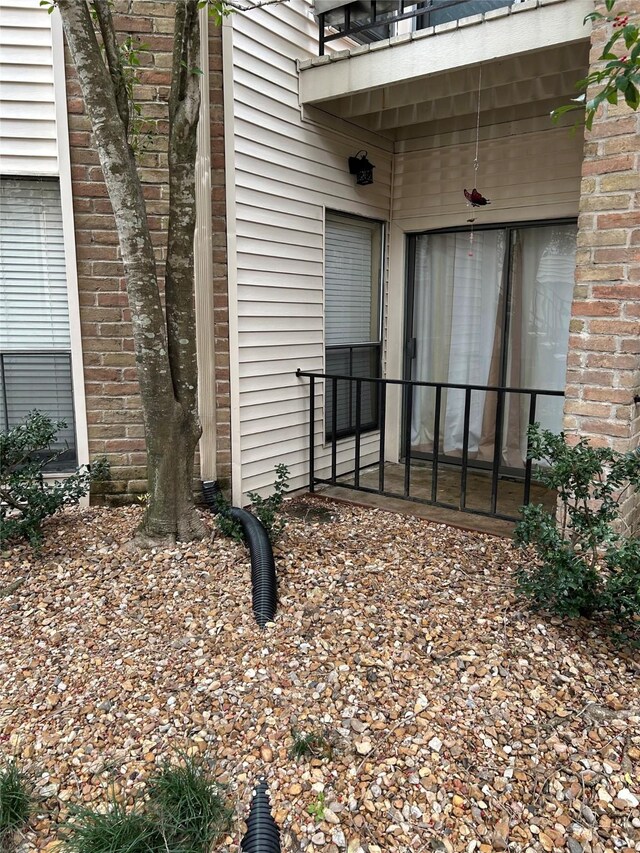 3745 Thistlemont Dr, Houston, TX 77042 - property entrance featuring a balcony