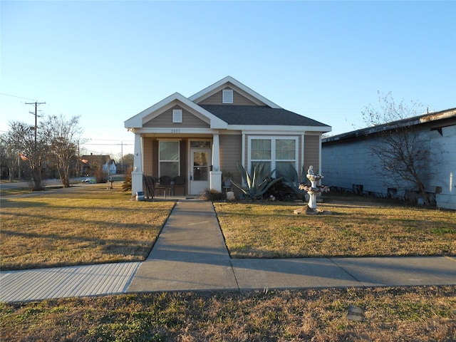 bungalow-style home featuring a front lawn and a porch