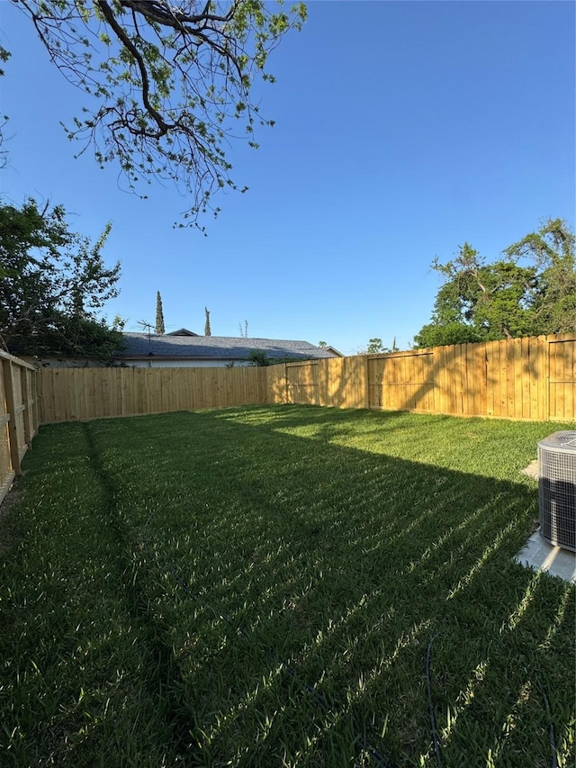 964 Lucky St, Houston, TX 77088 - view of yard with cooling unit
