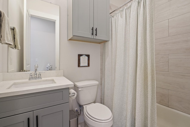 full bathroom featuring shower / bath combo with shower curtain, toilet, and vanity