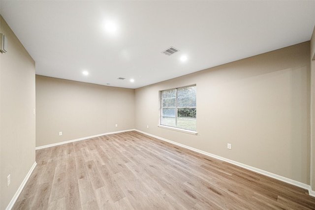 unfurnished room featuring recessed lighting, visible vents, light wood-style flooring, and baseboards