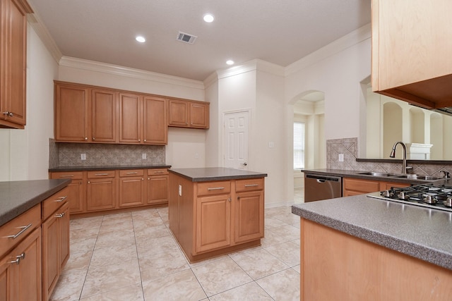 kitchen with visible vents, arched walkways, a sink, appliances with stainless steel finishes, and dark countertops