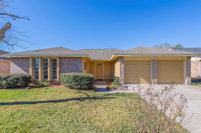 view of front of home featuring a garage, a front lawn, brick siding, and driveway