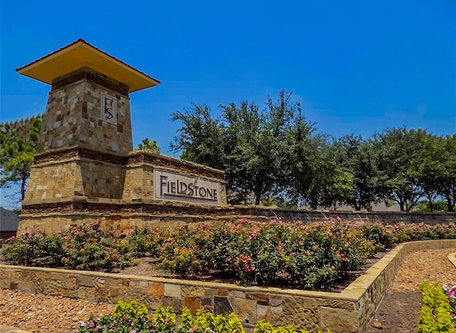 view of community / neighborhood sign